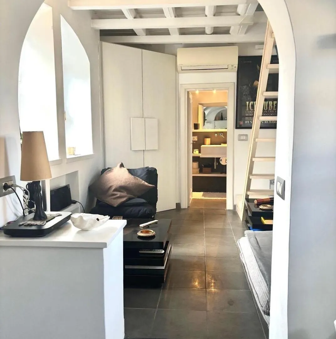 Navona Luxury Suite Apartment contacts